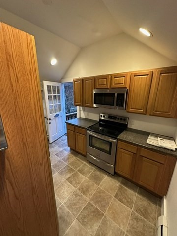 4 Town House Square, Unit 2 Marblehead, MA 01945 - Photo 2 of 8