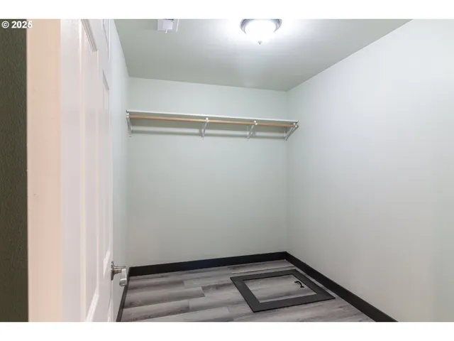 a view of utility room