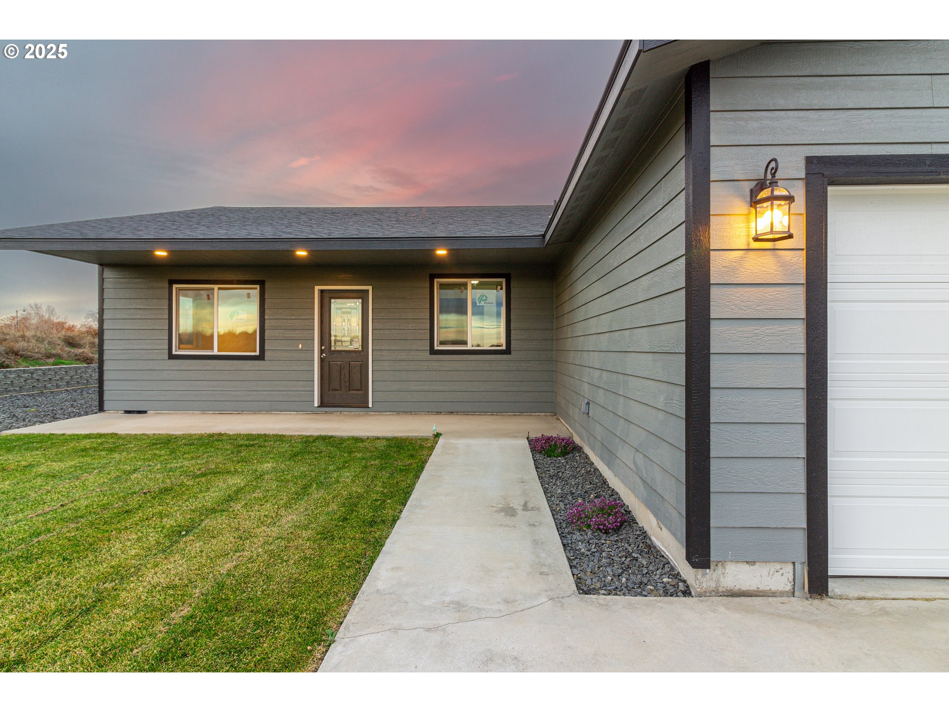 435 Northeast Sloan Street Stanfield, OR 97875 - Photo 16 of 24 a view of outdoor space and front view of a house