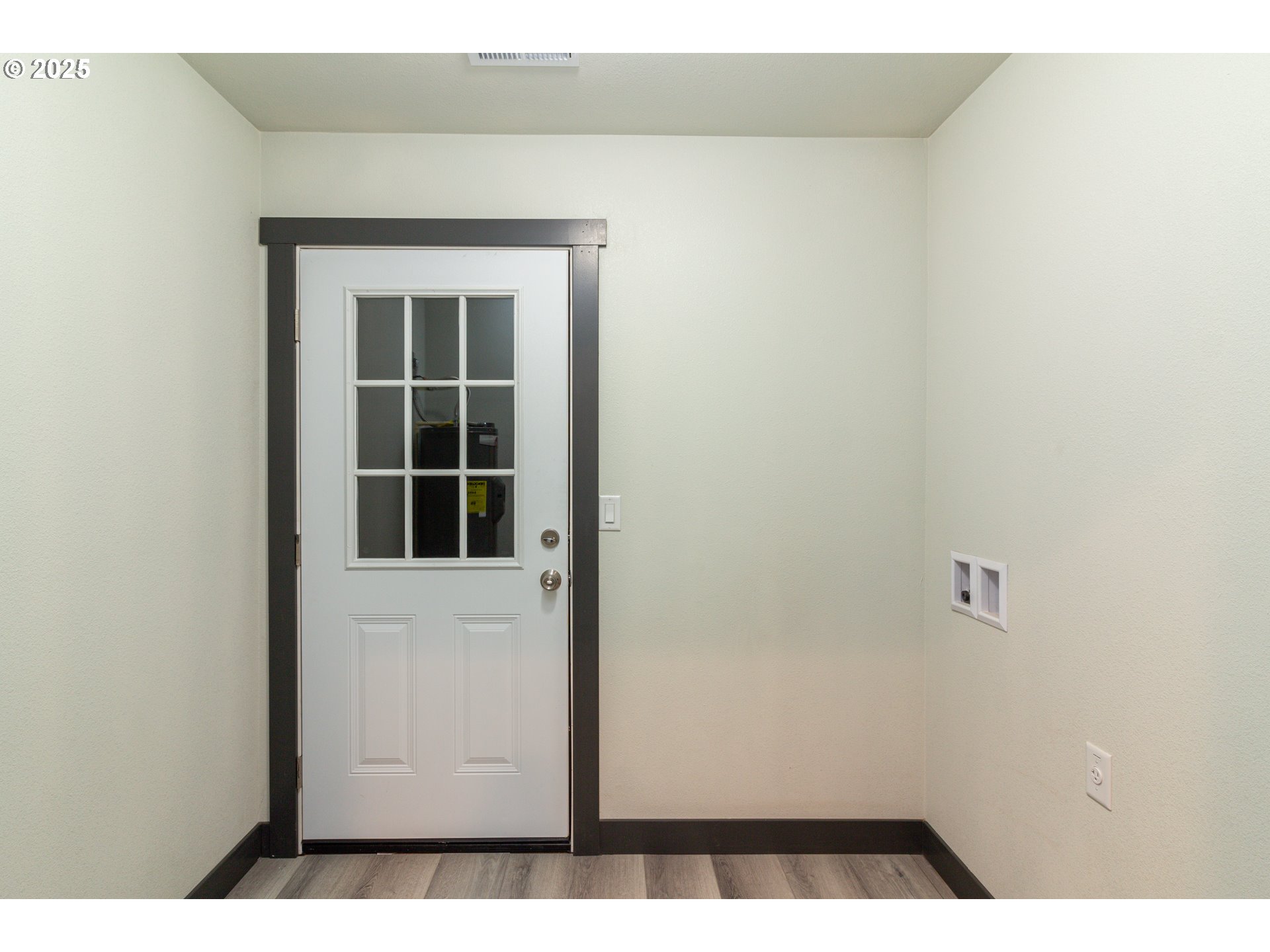 435 Northeast Sloan Street Stanfield, OR 97875 - Photo 6 of 24 a view of an empty room with a window