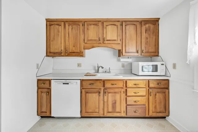 $4,200 | 93 Catherine Terrace, Fairfield, CT 06824