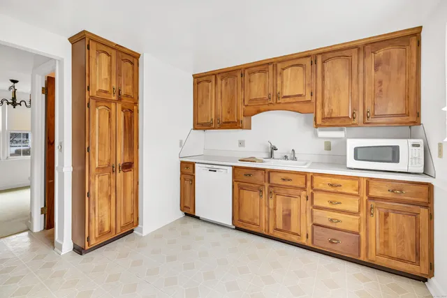 $4,200 | 93 Catherine Terrace, Fairfield, CT 06824