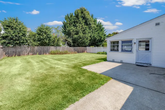 $4,200 | 93 Catherine Terrace, Fairfield, CT 06824