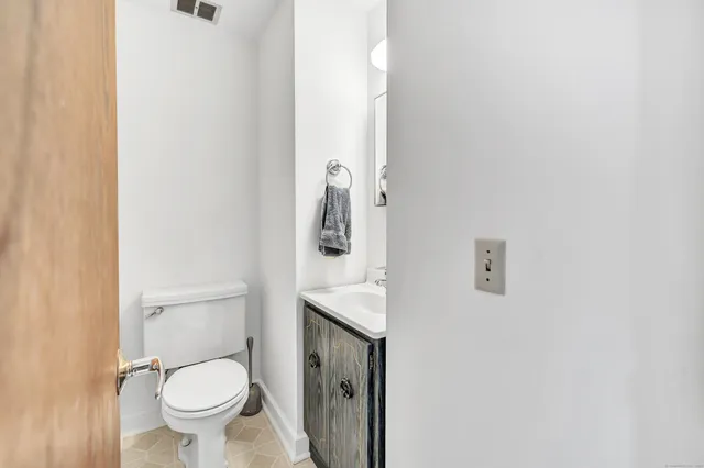 $4,200 | 93 Catherine Terrace, Fairfield, CT 06824