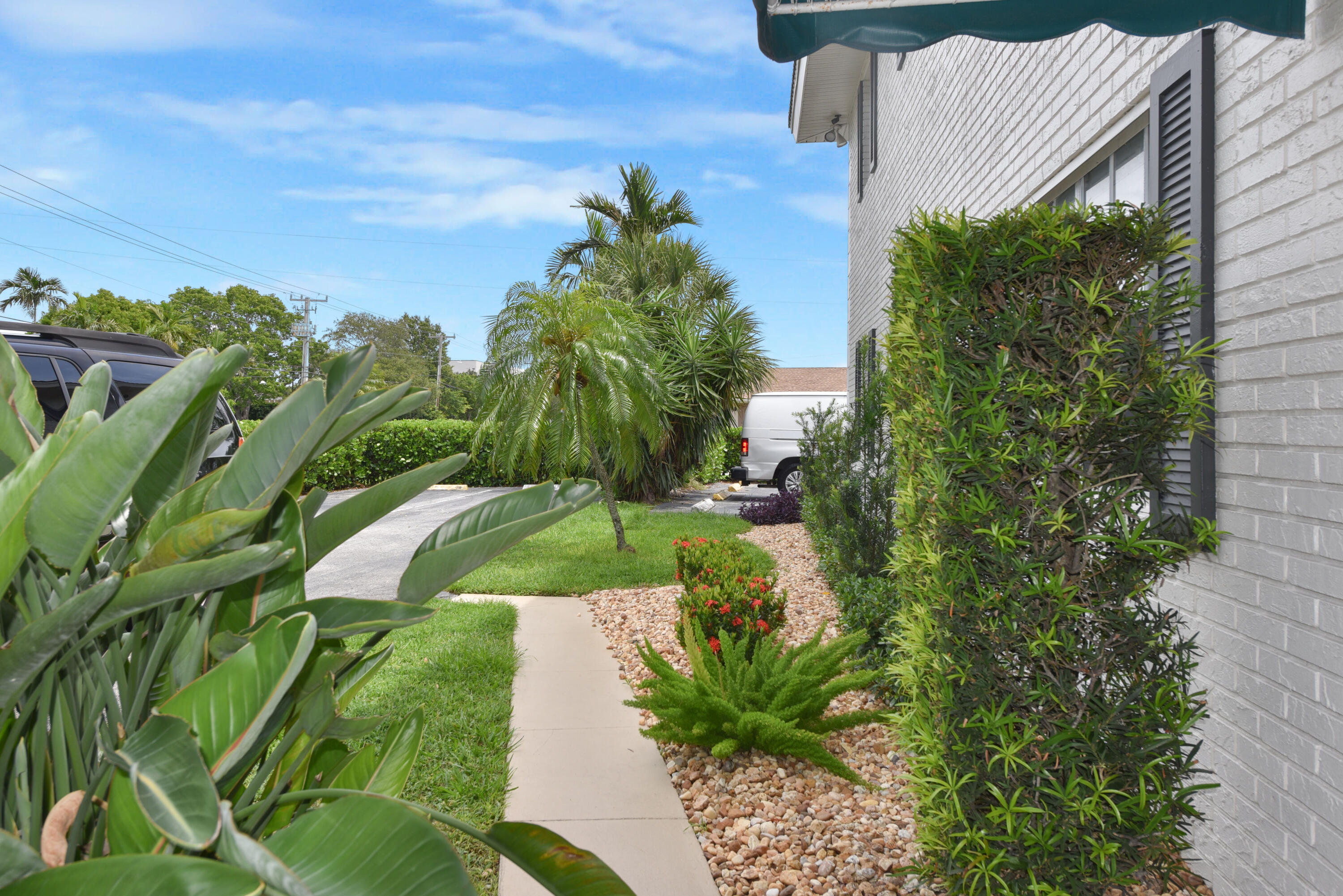 298 Southwest 6th Street, Unit 110 Boca Raton, FL 33432 - Photo 4 of 27 a view of a yard