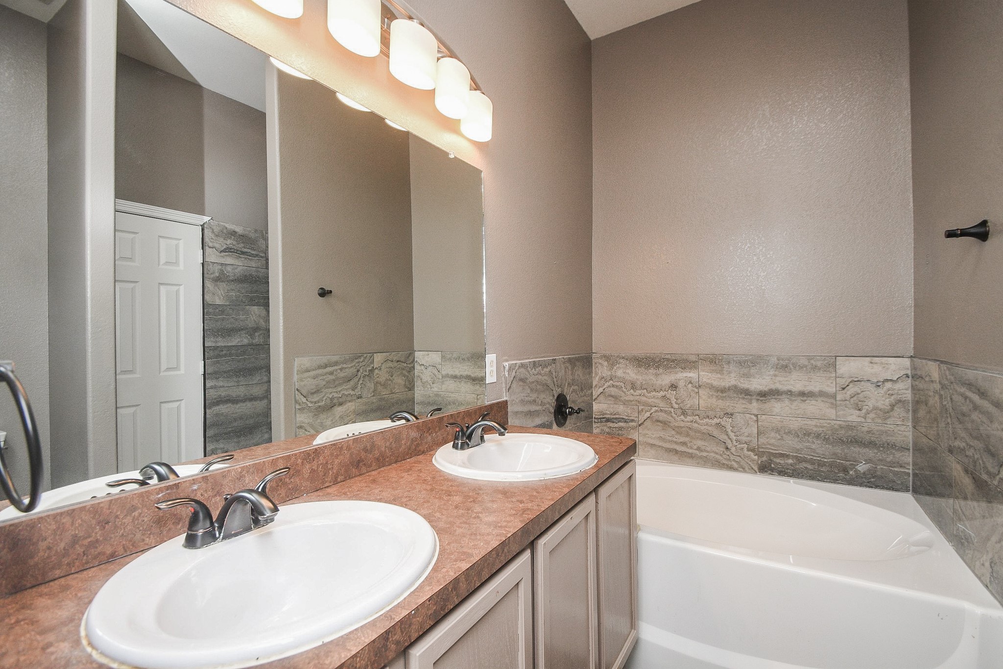 11915 Rhema Lane Houston, TX 77048 - Photo 11 of 20 a bathroom with a sink and a bathtub
