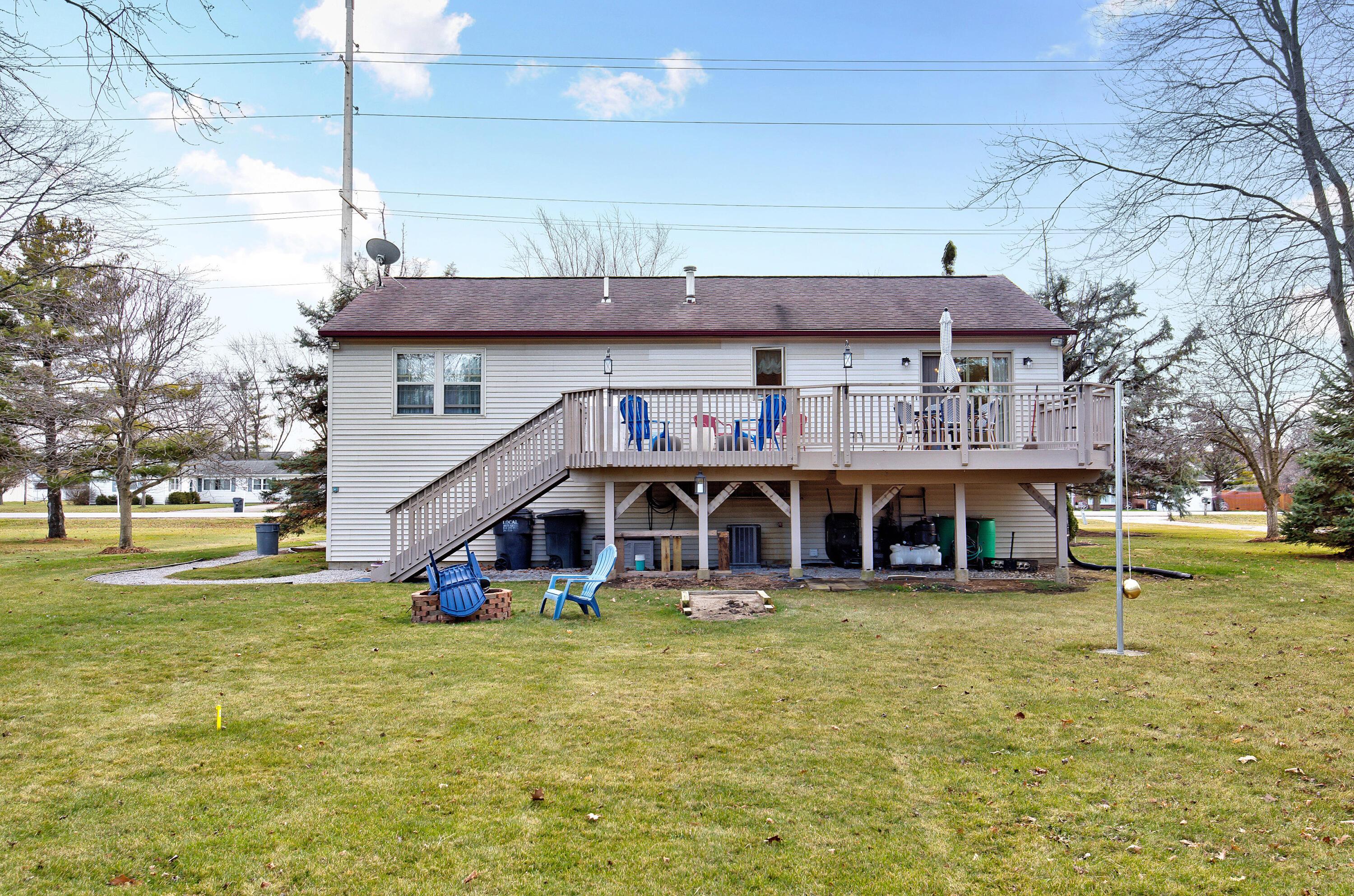6186 Feder Road Columbus, OH 43228 - Photo 41 of 53 Rear View