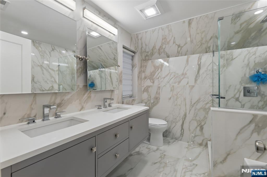 373 Briarcliffe Road Teaneck, NJ 07666 - Photo 13 of 29
