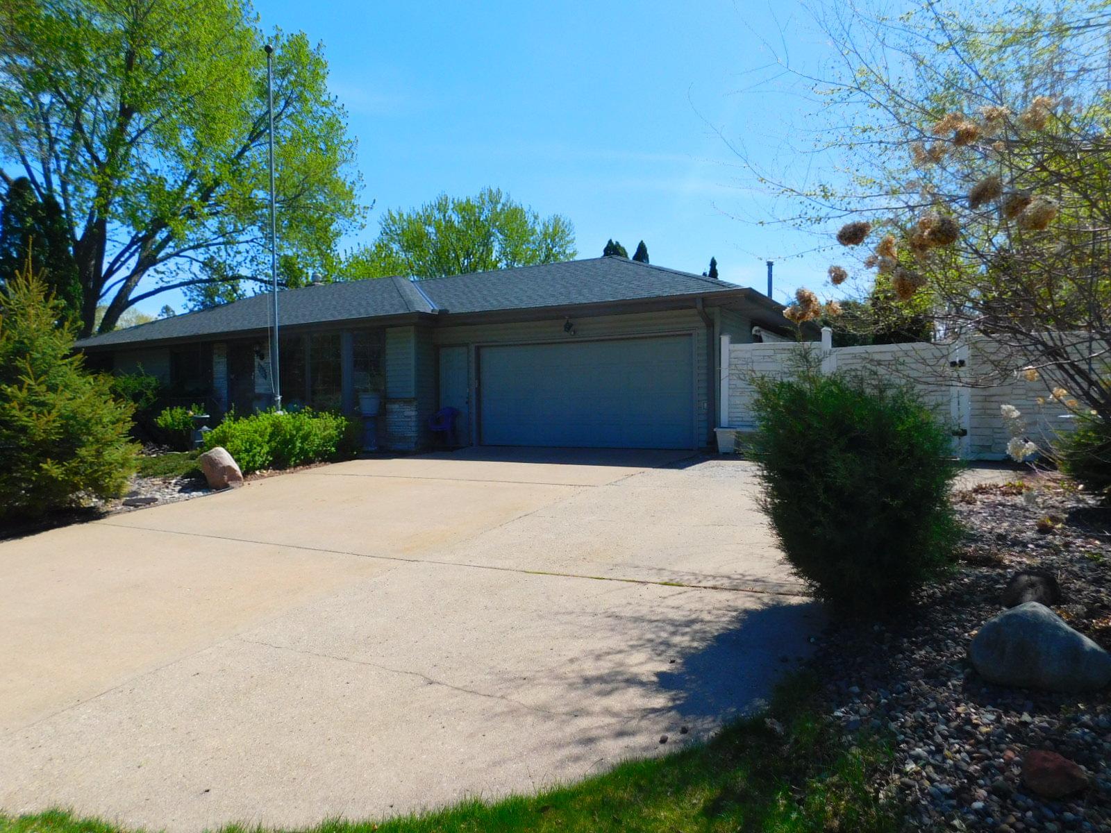 200 Colleen Avenue Shoreview, MN 55126 - Photo 1 of 76