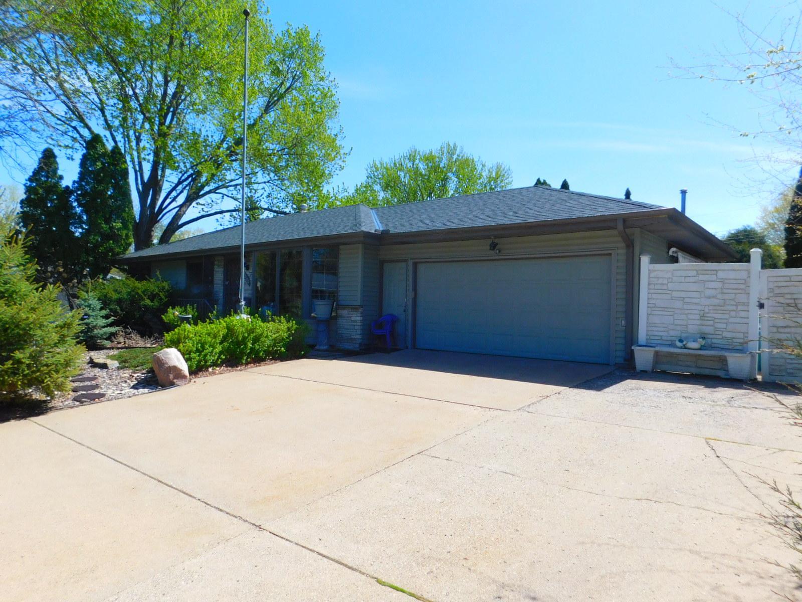 200 Colleen Avenue Shoreview, MN 55126 - Photo 2 of 76