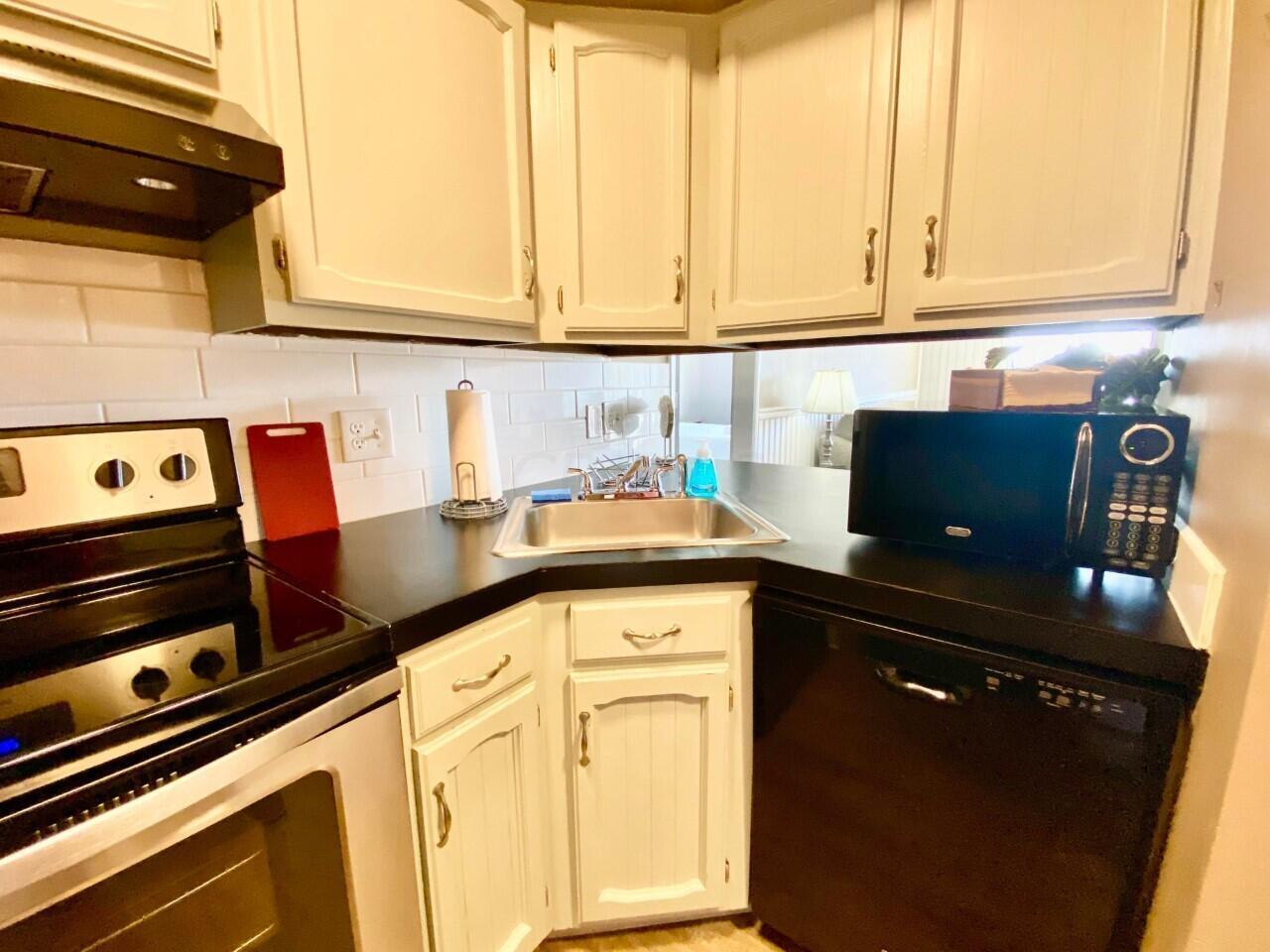 352 Main Street Huron, OH 44839 - Photo 4 of 9 Kitchen