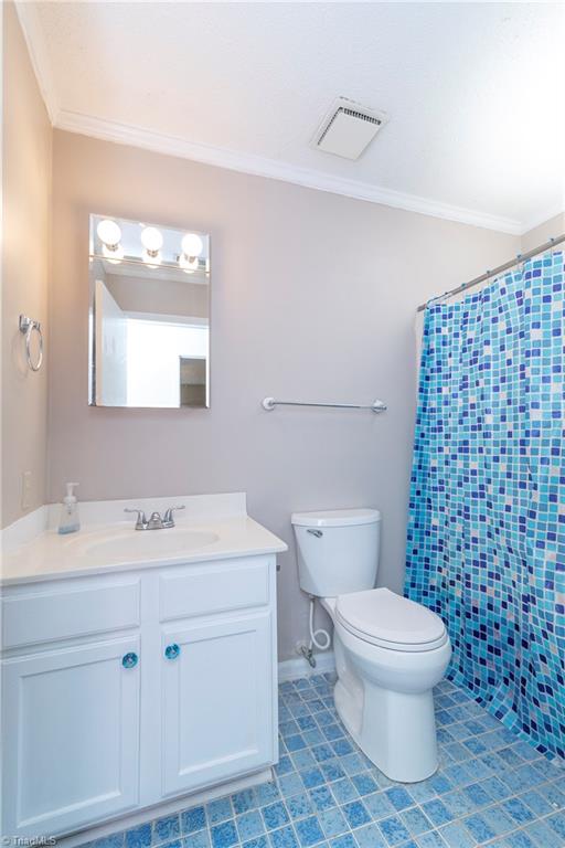 5771 Styers Ferry Road Clemmons, NC 27012 - Photo 16 of 19 Main Bathroom off hallway.