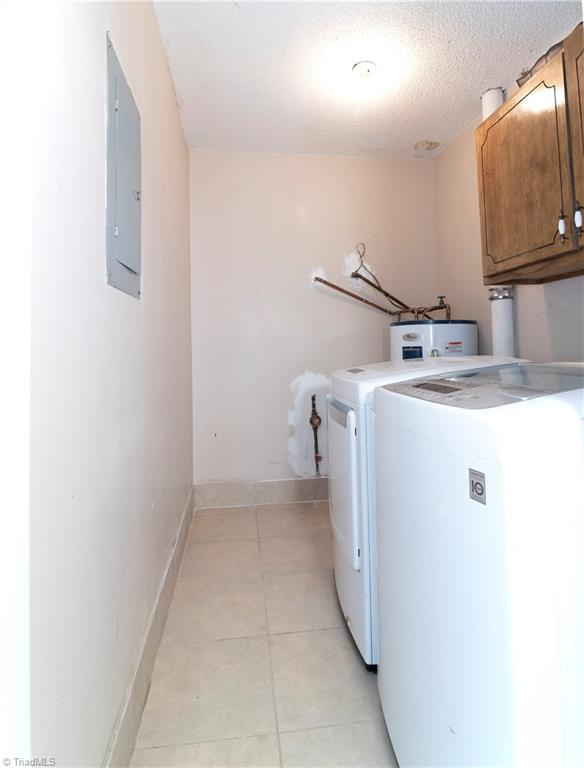 5771 Styers Ferry Road Clemmons, NC 27012 - Photo 17 of 19 Roomy laundry room off of Pantry/Mudroom