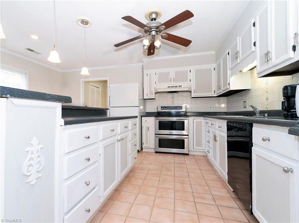 5771 Styers Ferry Road Clemmons, NC 27012 - Photo 7 of 19 Kitchen workspace