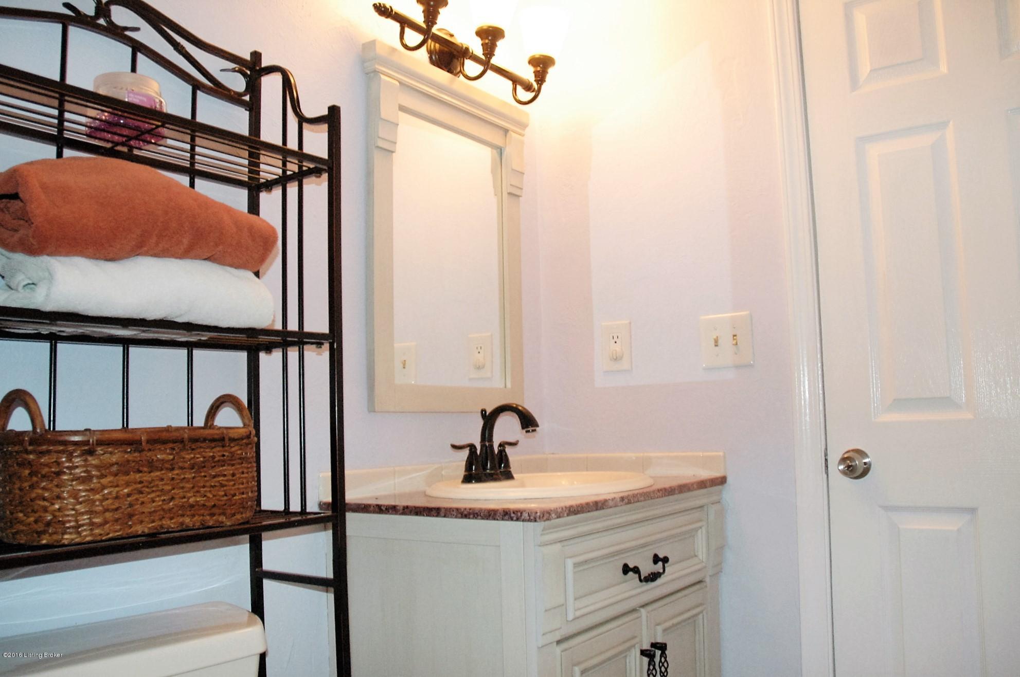 5009 Oldshire Road Louisville, KY 40229 - Photo 7 of 22 DSC_9801