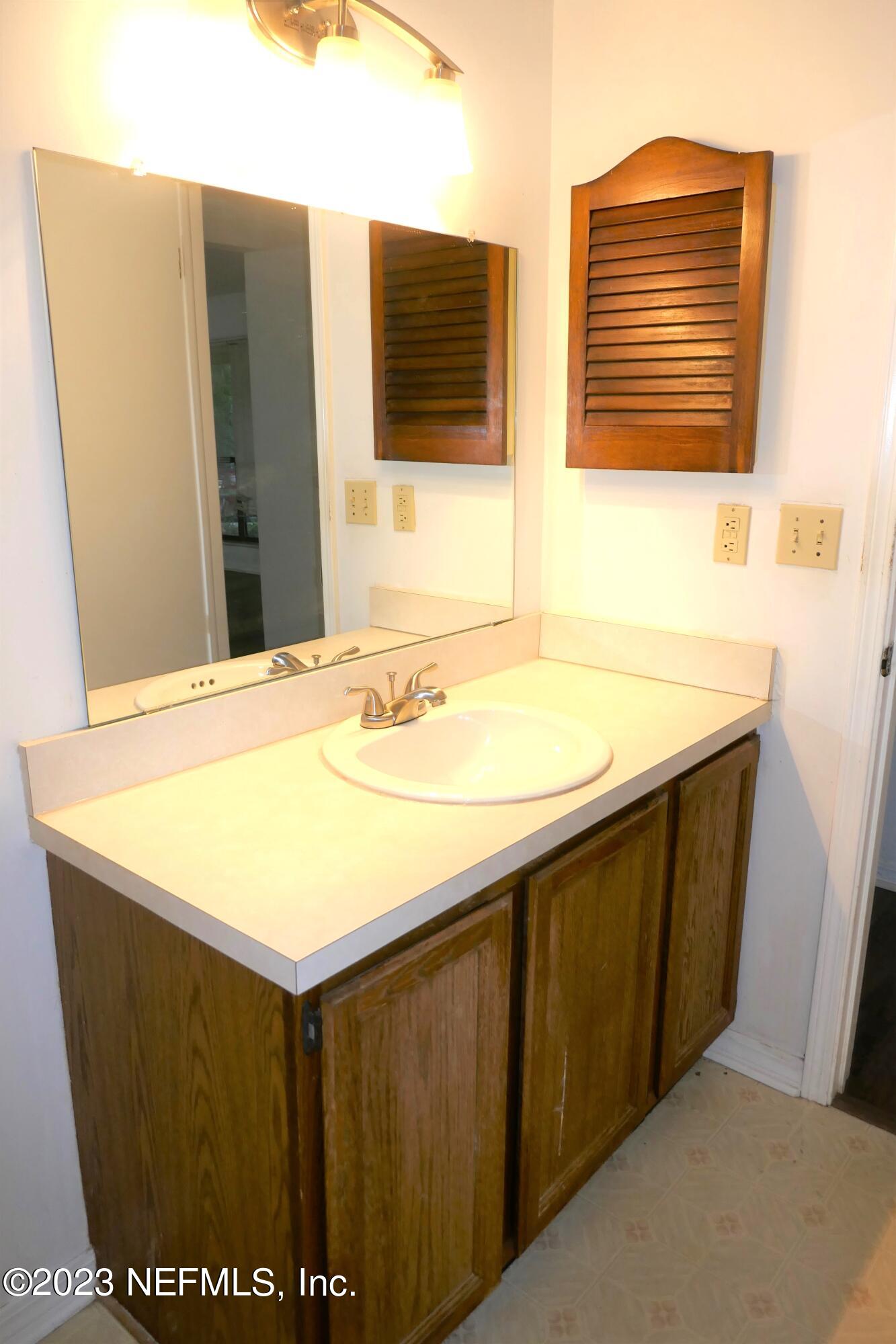 8131 Fort Caroline Road Jacksonville, FL 32277 - Photo 21 of 29 Hall bath
