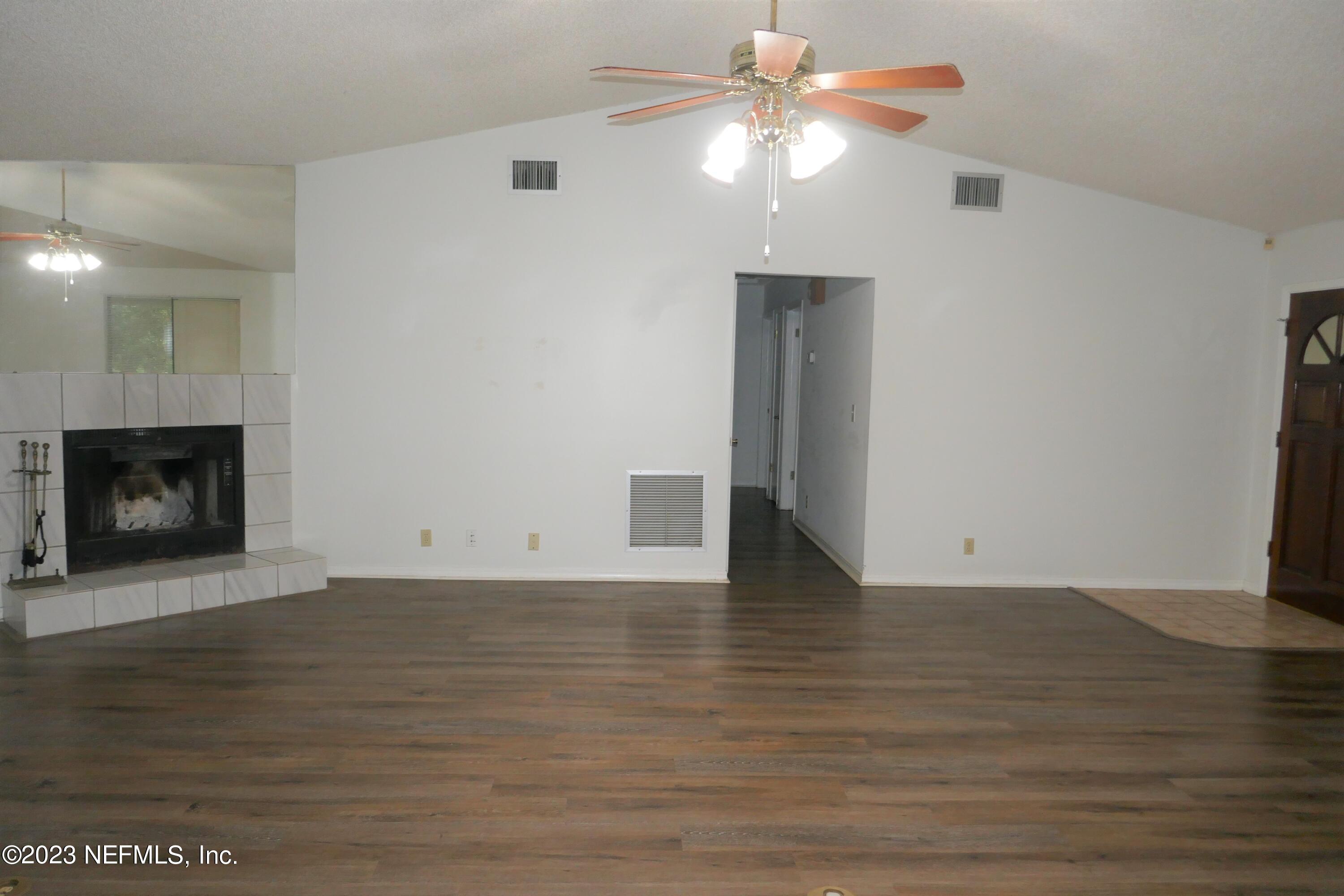 8131 Fort Caroline Road Jacksonville, FL 32277 - Photo 5 of 29 Great room
