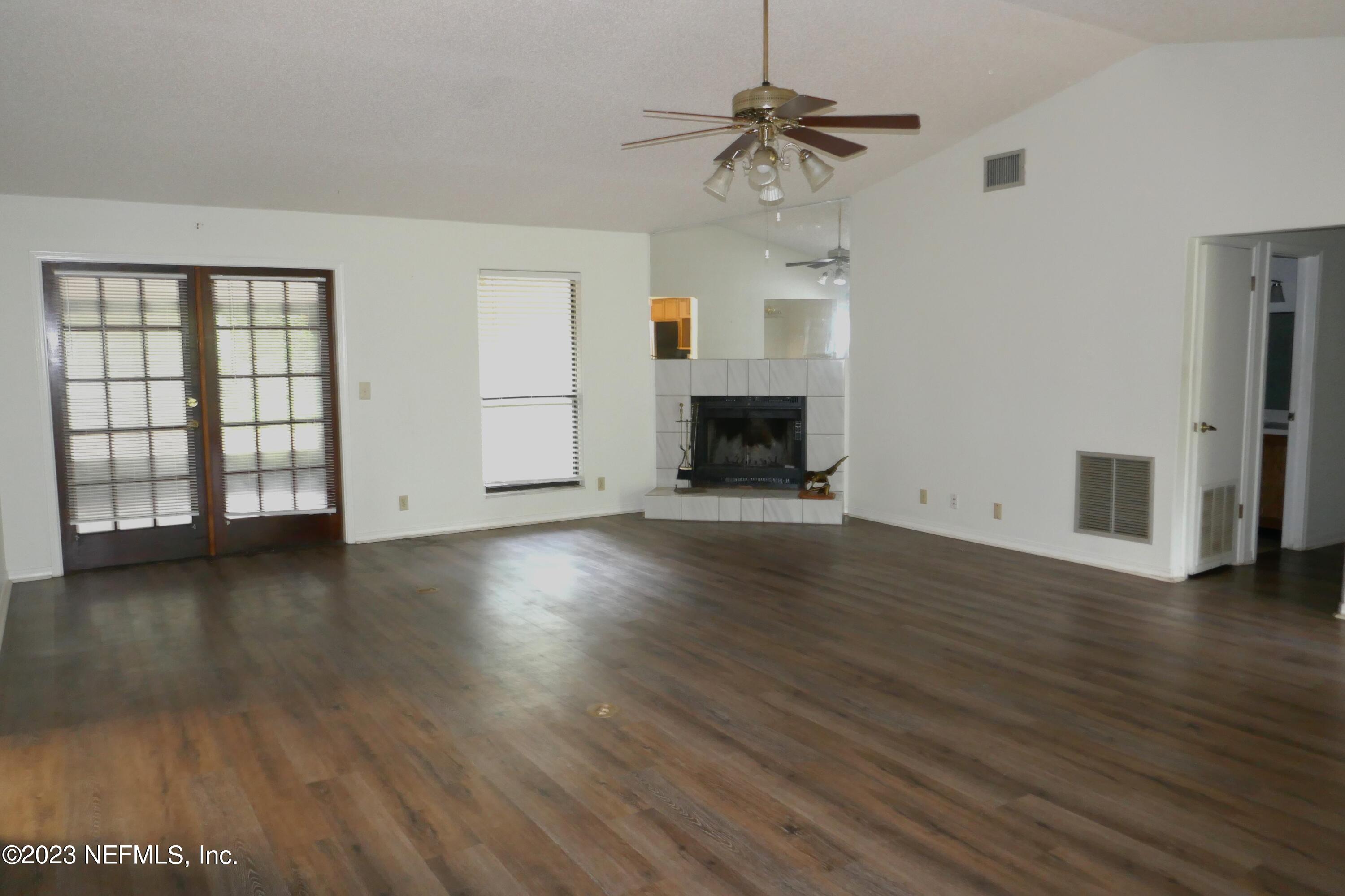 8131 Fort Caroline Road Jacksonville, FL 32277 - Photo 6 of 29 Great room