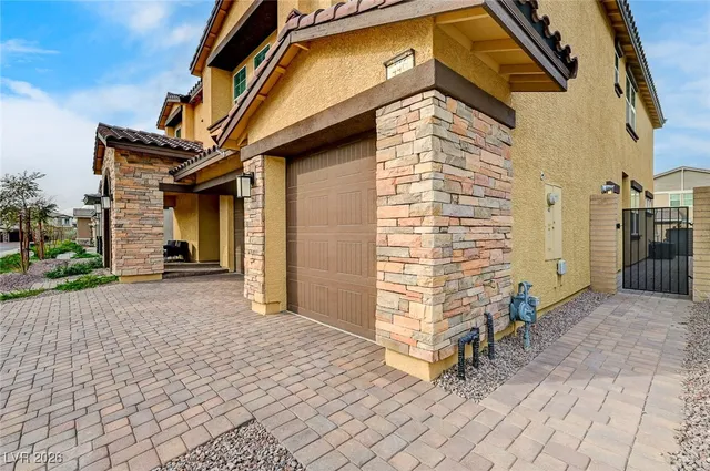 $824,990 | 446 Winter Dove Avenue, Henderson, NV 89011