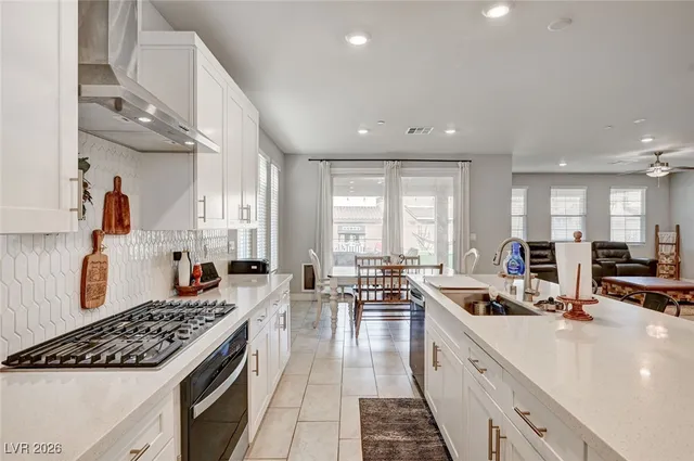 $824,990 | 446 Winter Dove Avenue, Henderson, NV 89011