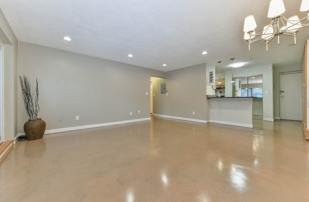 383 Langley Road, Unit 1 Newton, MA 02459 - Photo 5 of 18