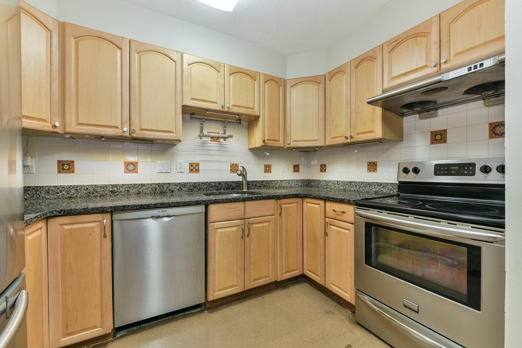 383 Langley Road, Unit 1 Newton, MA 02459 - Photo 8 of 18