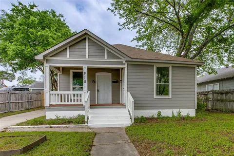 $259,000 | 818 East Woodin Boulevard, Dallas, TX 75216