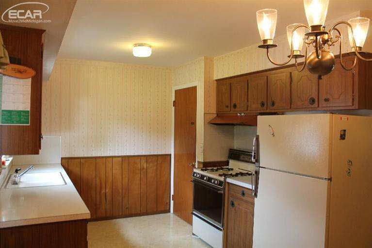 4503 Torrey Road Flint, MI 48507 - Photo 8 of 34 20455327-7.JPG