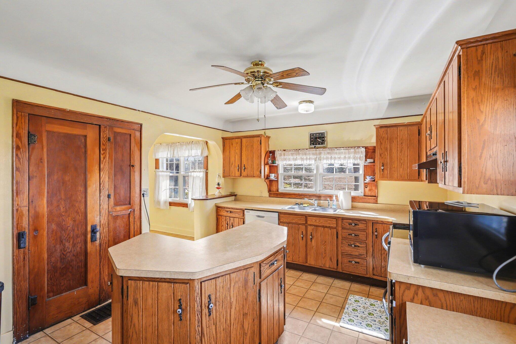 5284 East Territorial Road Pleasant Lake, MI 49272 - Photo 7 of 38 021_file_3269