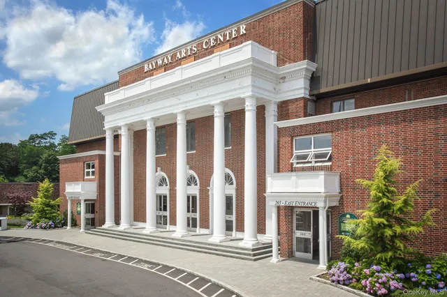 $2,170 | 265 East Main Street, Unit 384, East Islip, NY 11730