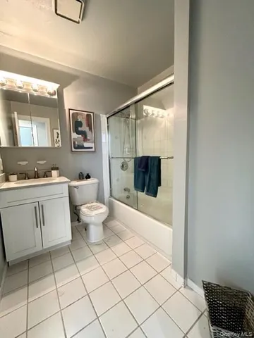 $2,170 | 265 East Main Street, Unit 384, East Islip, NY 11730