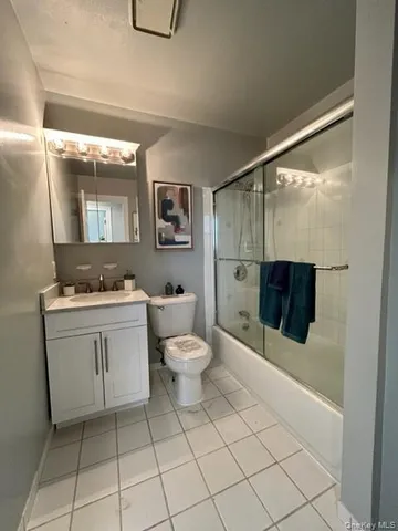 $2,170 | 265 East Main Street, Unit 384, East Islip, NY 11730