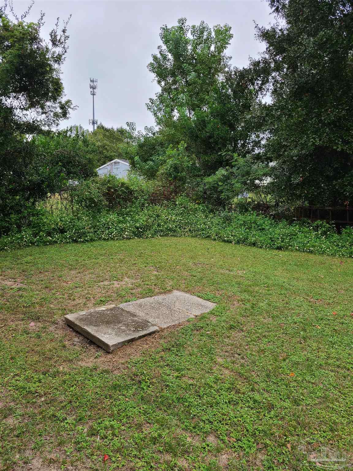 612 McCarroll Road, Unit B Pensacola, FL 32507 - Photo 12 of 13 a view of a backyard