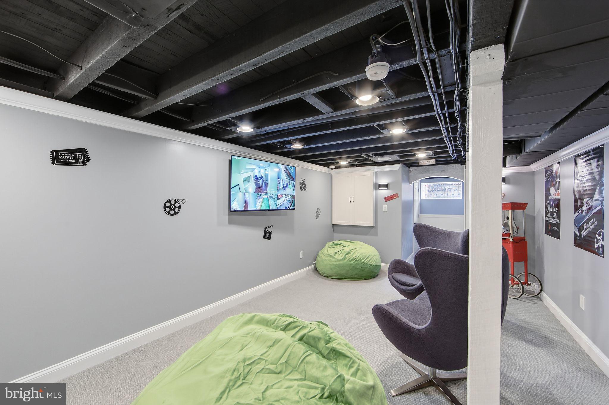 508 Taylor Street Wilmington, DE 19801 - Photo 19 of 46 a very nice looking room with a chair