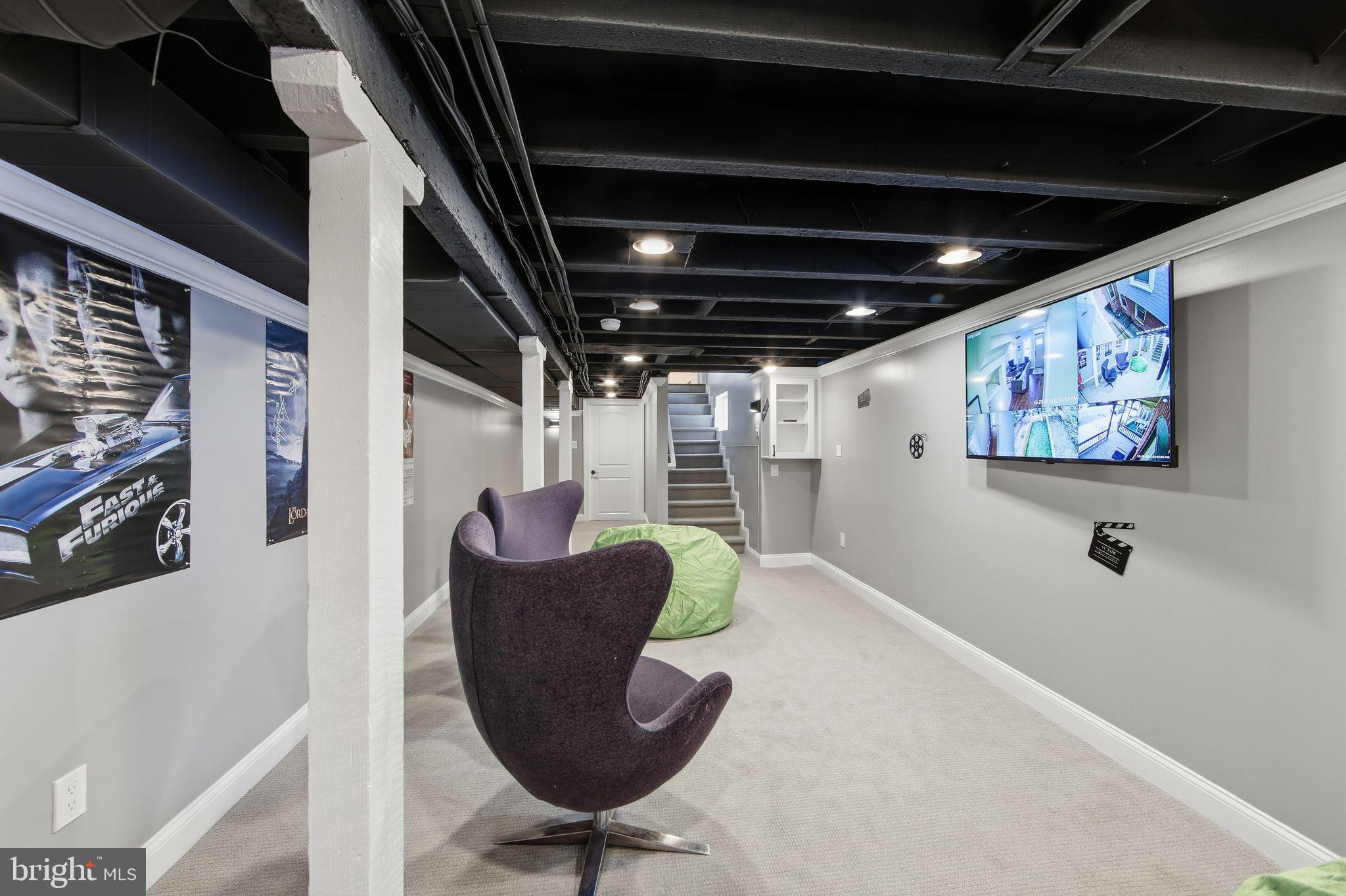 508 Taylor Street Wilmington, DE 19801 - Photo 22 of 46 a view of a livingroom with furniture and a hallway