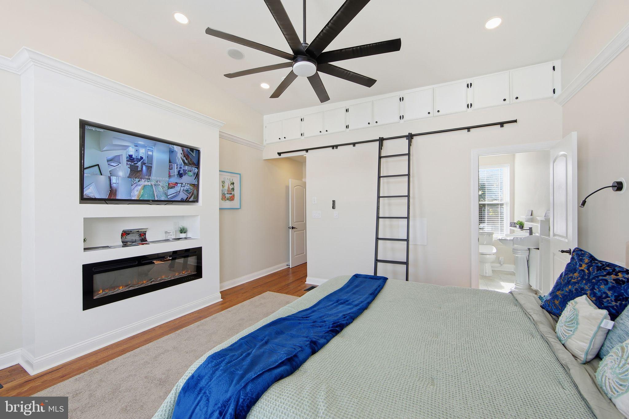 508 Taylor Street Wilmington, DE 19801 - Photo 28 of 46 a bedroom with a bed and a painting on the wall