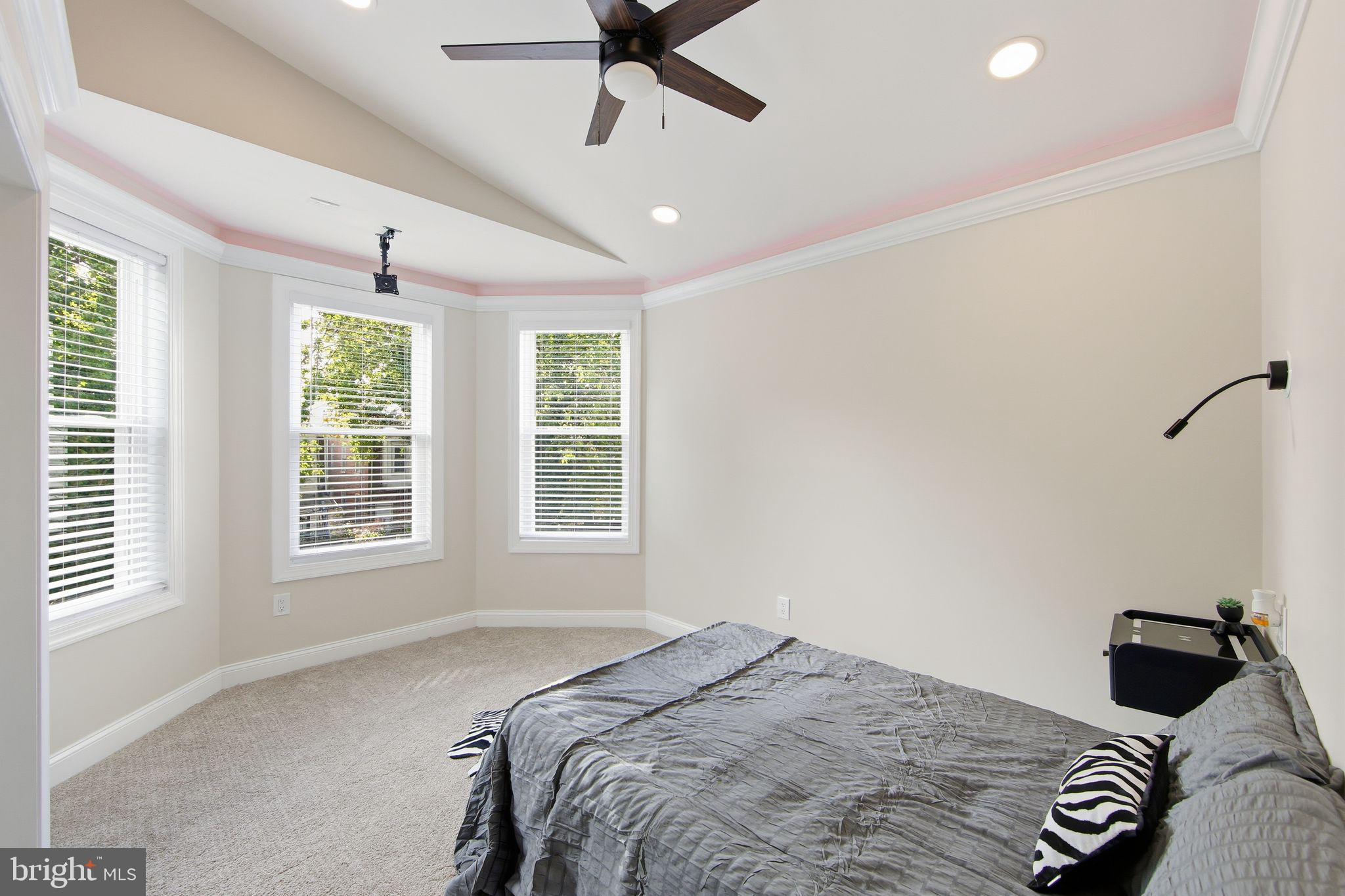 508 Taylor Street Wilmington, DE 19801 - Photo 40 of 46 a bedroom with a bed and a window