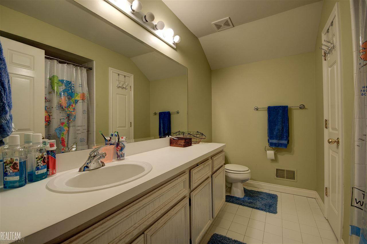 921 Dakota Rochester Hills, MI 48307 - Photo 31 of 46