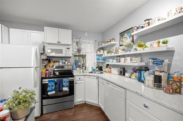 a view of a livingroom with furniture