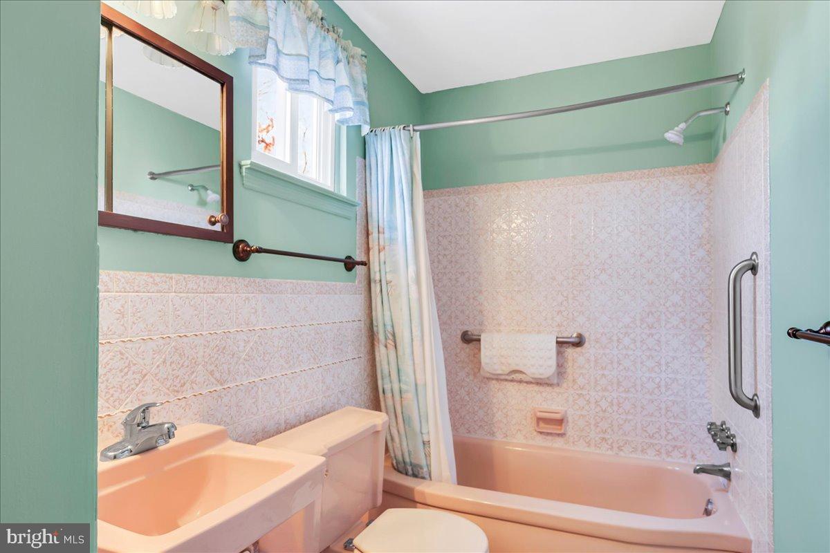 402 New London Road Newark, DE 19711 - Photo 18 of 28 Full Bath
