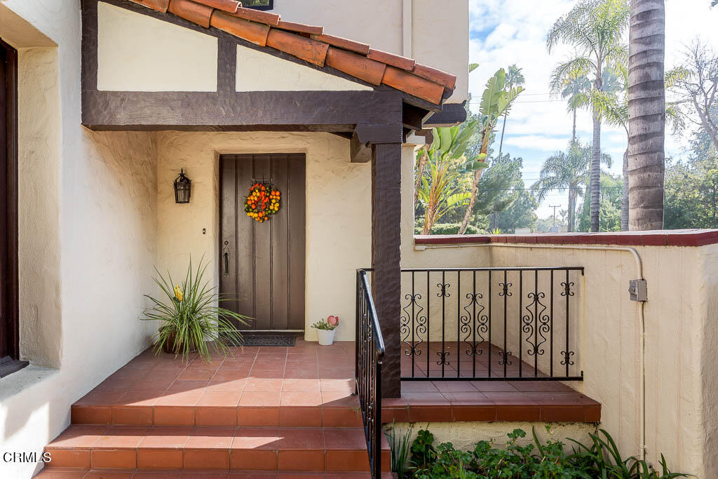 2452 Boulder Road Altadena, CA 91001 - Photo 4 of 33 a view of balcony with furniture