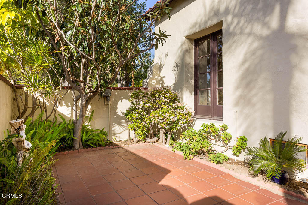 2452 Boulder Road Altadena, CA 91001 - Photo 5 of 33 a couple of flower plants in front of door