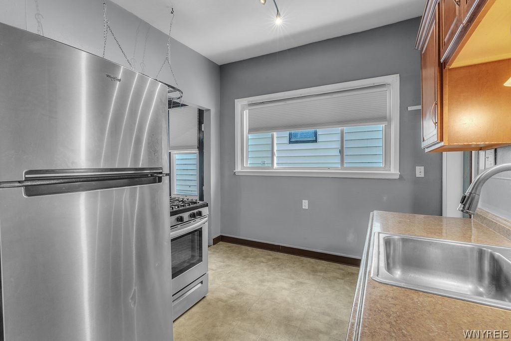 175 Congress Street Buffalo, NY 14213 - Photo 20 of 48 1st floor: Kitchen with ample natural light