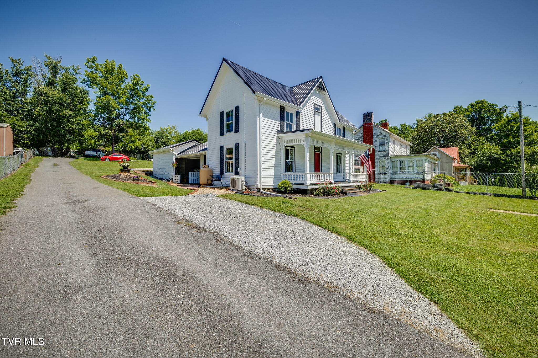 195 Opie Arnold Road Limestone, TN 37681 - Photo 3 of 25 003