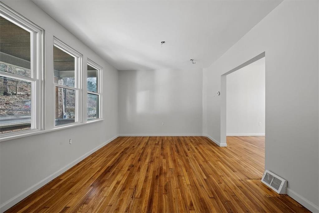 216 Provost Road Pittsburgh, PA 15227 - Photo 4 of 25 Gallery Image 4