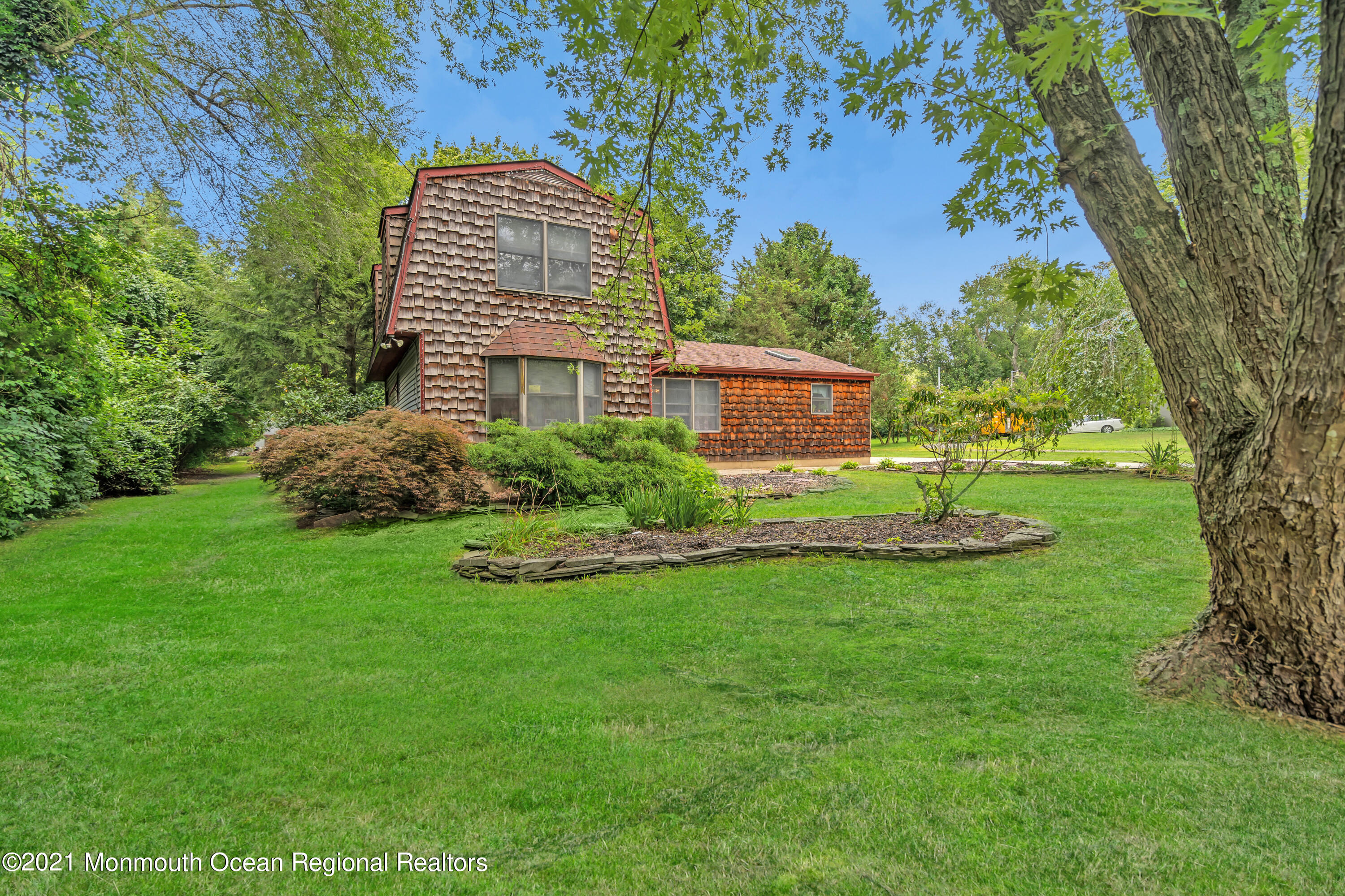 580 Hyson Road Jackson, NJ 08527 - Photo 3 of 45 a front view of a house with garden