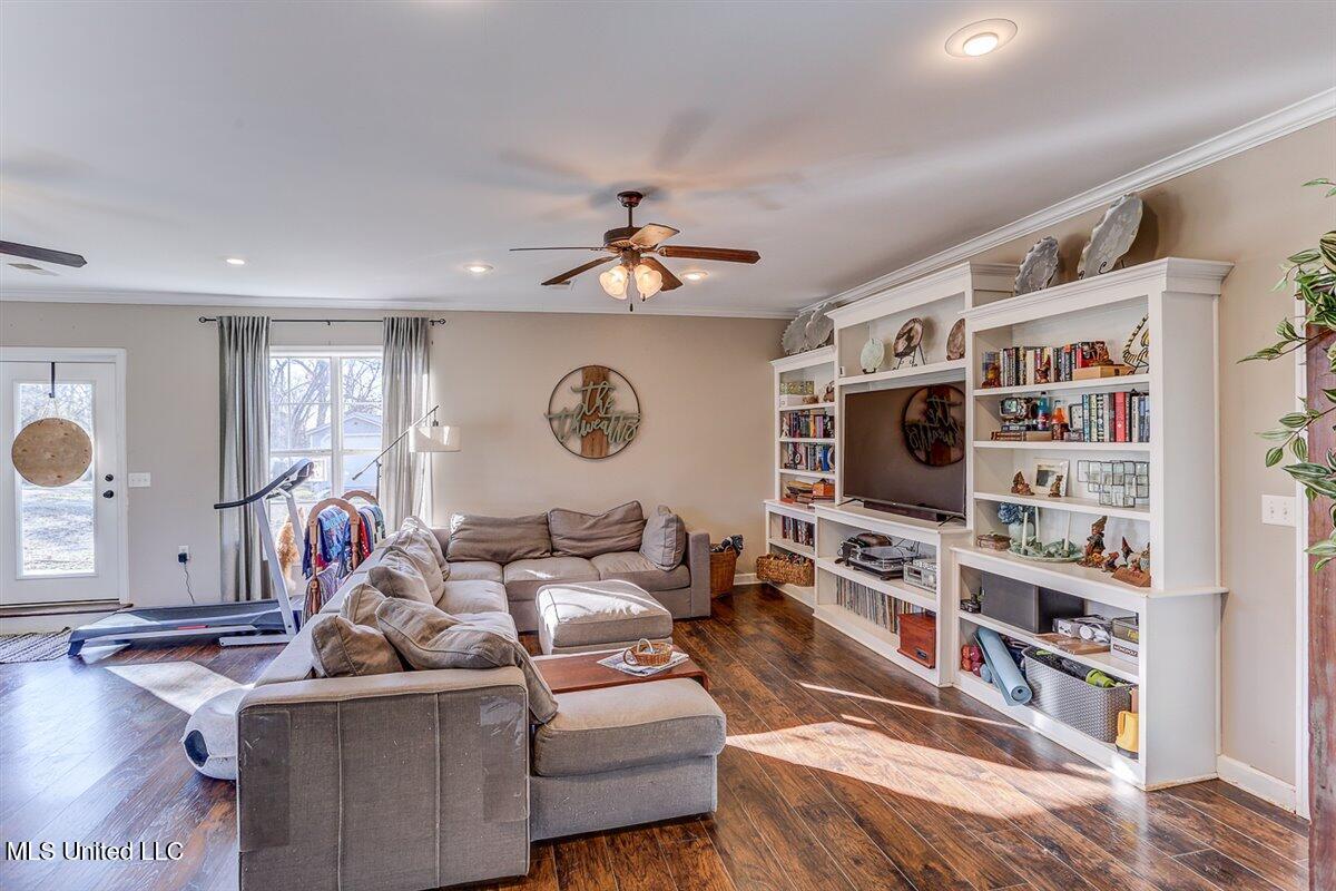 5018 Days Road Lake Cormorant, MS 38641 - Photo 6 of 26 25-IMG_2188_89_90_91_92