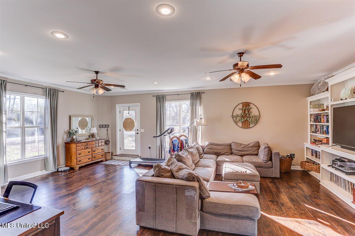 5018 Days Road Lake Cormorant, MS 38641 - Photo 7 of 26 24-IMG_2183_4_5_6_7