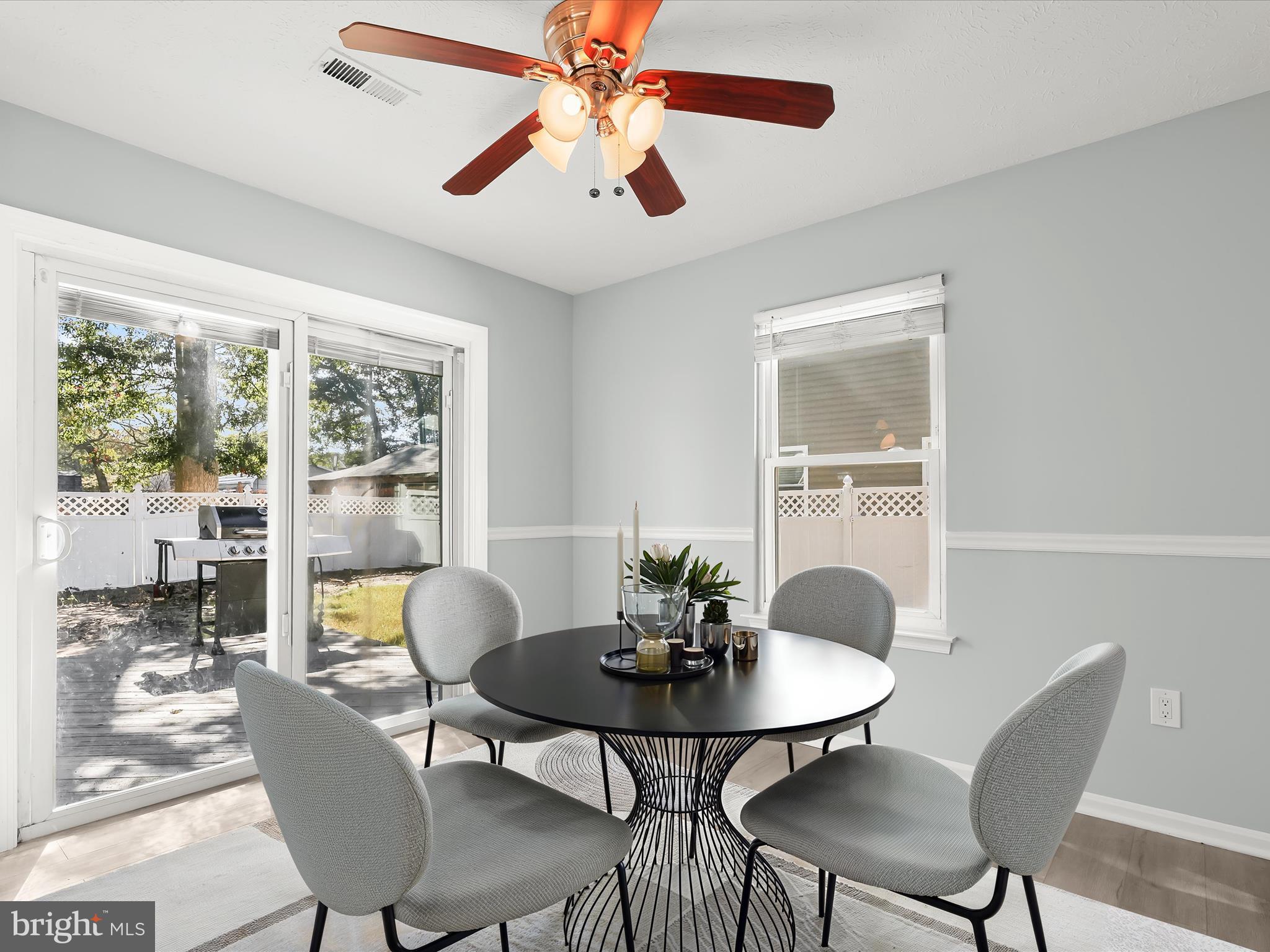 7723 West Shore Road Pasadena, MD 21122 - Photo 11 of 37 Dining Area - Virtually Staged