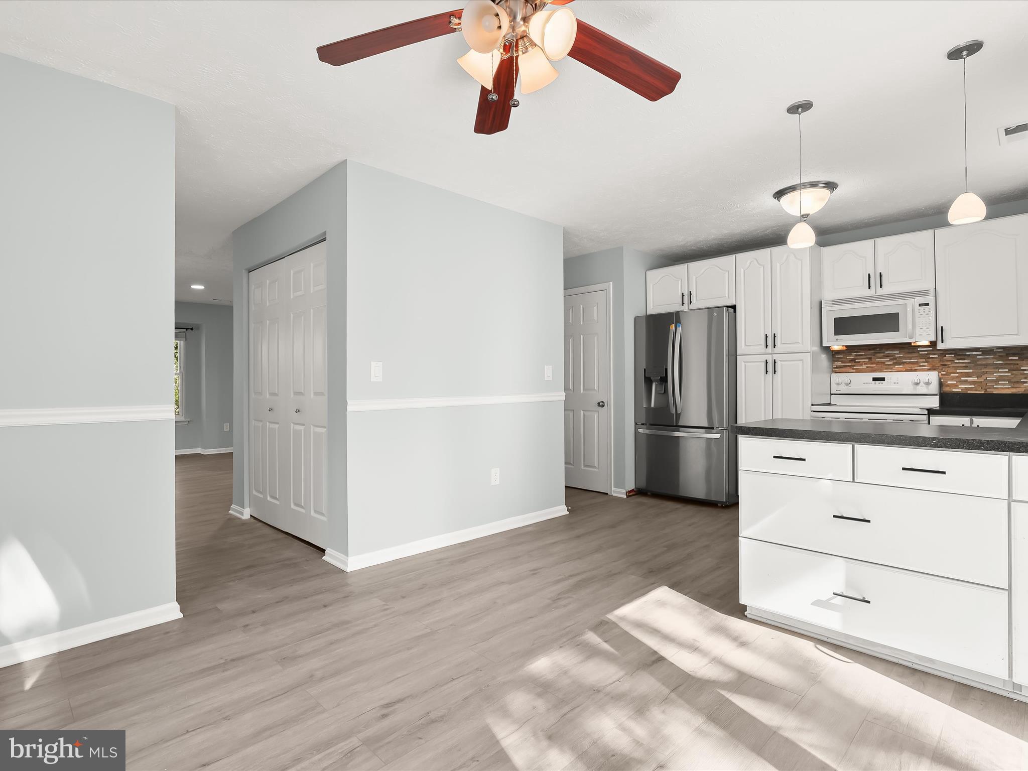 7723 West Shore Road Pasadena, MD 21122 - Photo 13 of 37 Kitchen and Dining